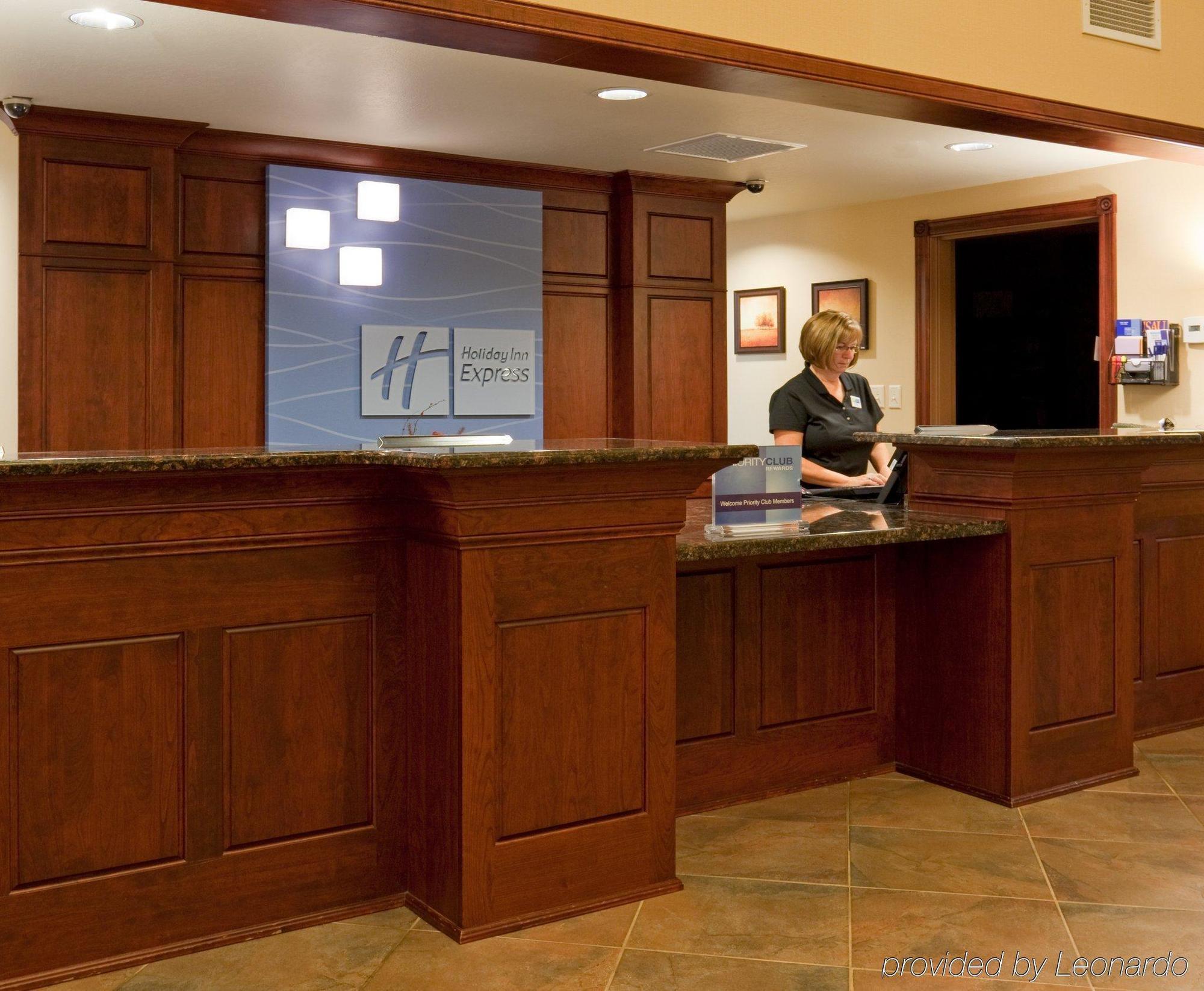 Holiday Inn Express & Suites Wausau By Ihg Weston Интерьер фото
